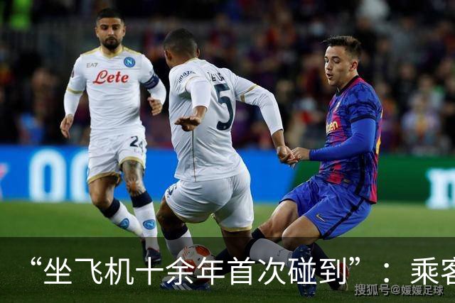 “坐飞机十余年首次碰到”：乘客机上吸食电子烟触发烟雾报警器，涉事旅客落地后移交公安调查